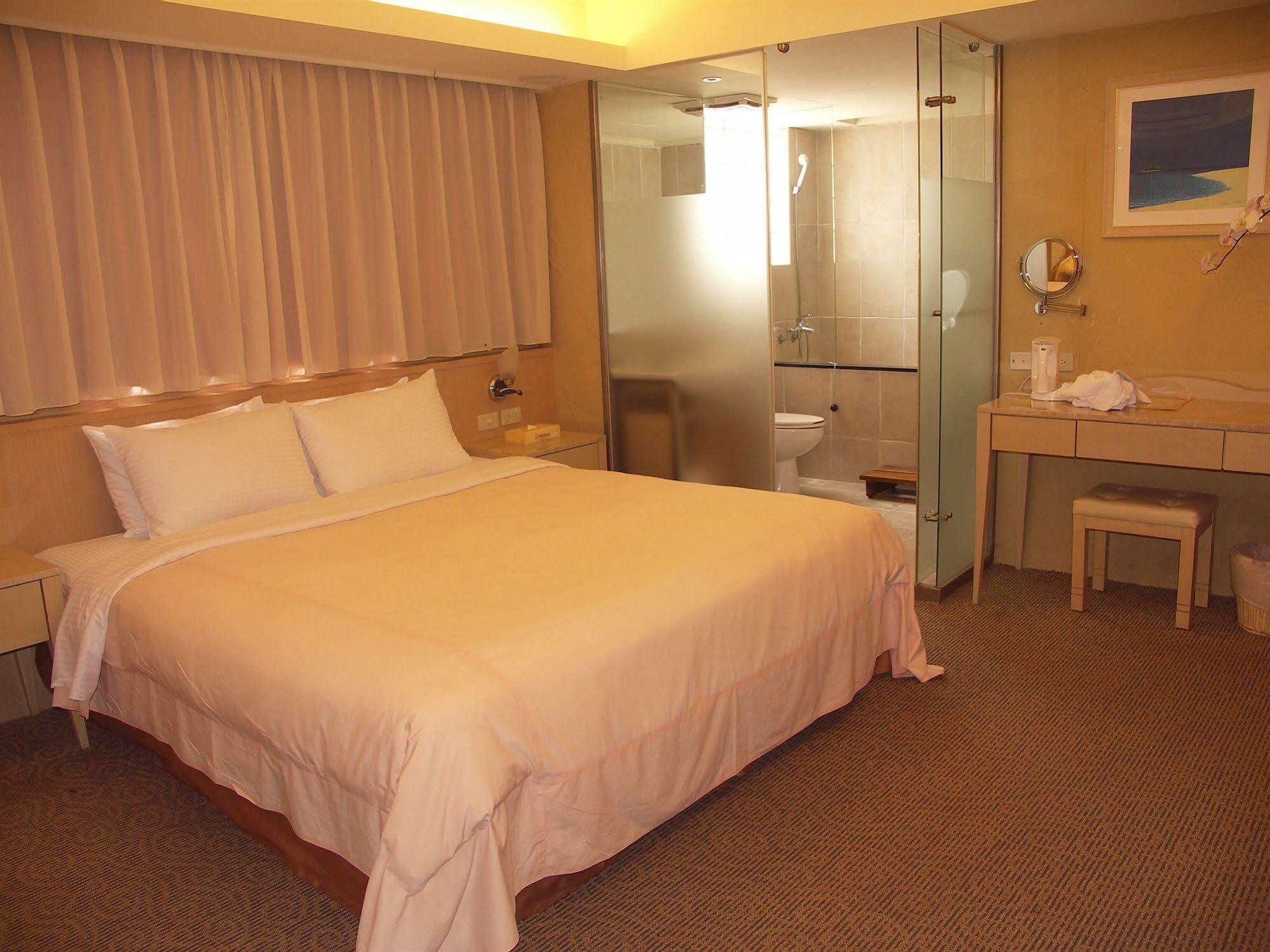 Blue Ocean Hotel Keelung Exterior photo